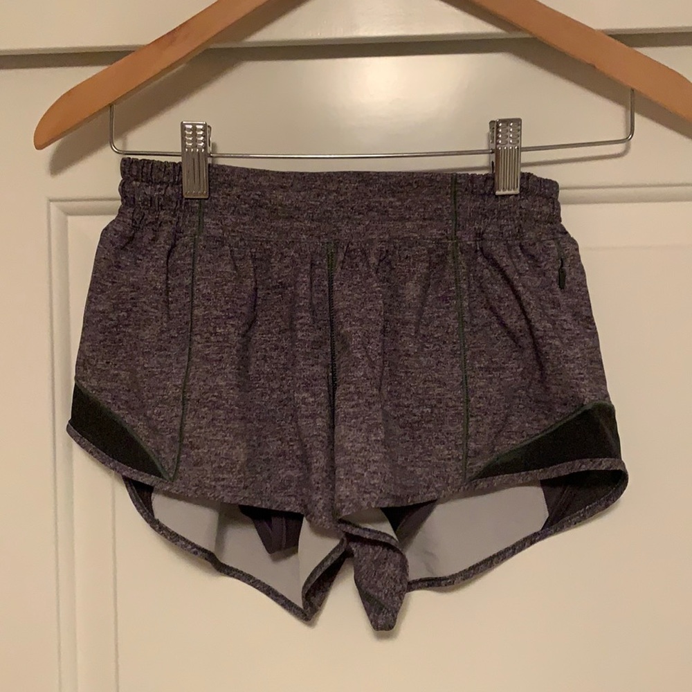 Lululemon hotty hot low rise short 2.5”